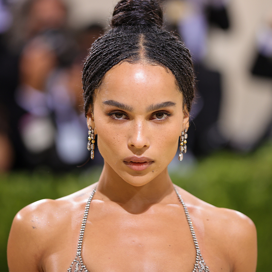Stylizacje inspirowane outfitami Zoë Kravitz za mniej niż 100 zł? To możliwe z Domodi.pl!